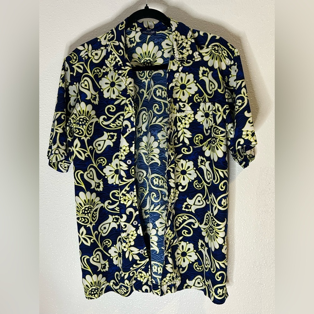 Sideout Floral Blue and White Casual Button Down Shirt Size Large